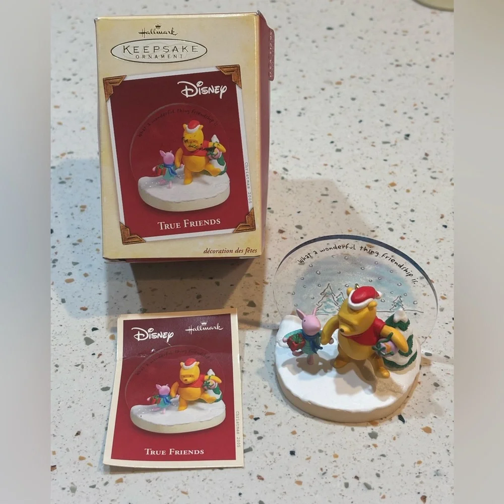 Hallmark Keepsake 2005 “True Friends” Ornament – Winnie the‎ Pooh & Piglet